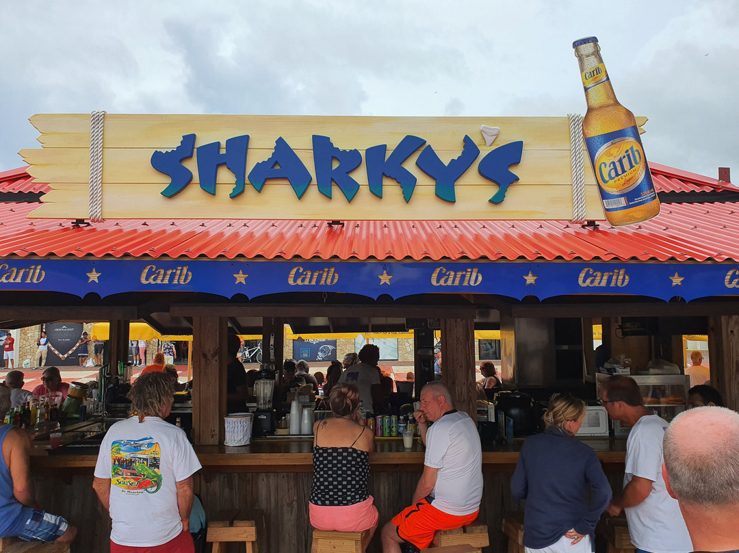Pointe Blanche餐馆和美食-Sharky's
