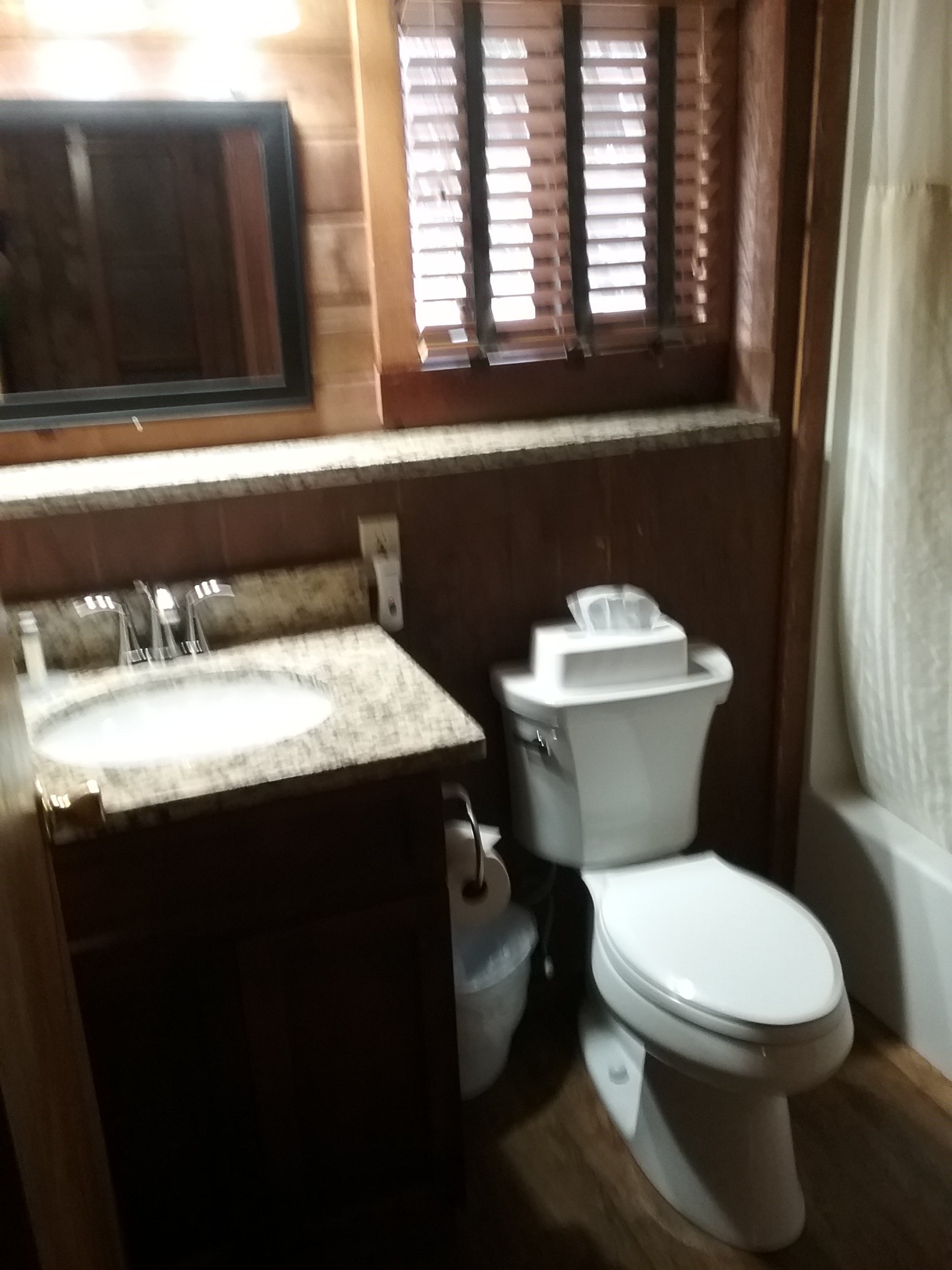 Kohl's Ranch Lodge-浴室