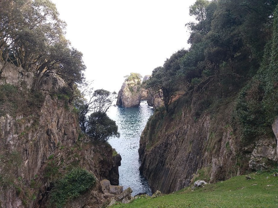 Acantilados San Emeterio景点图片