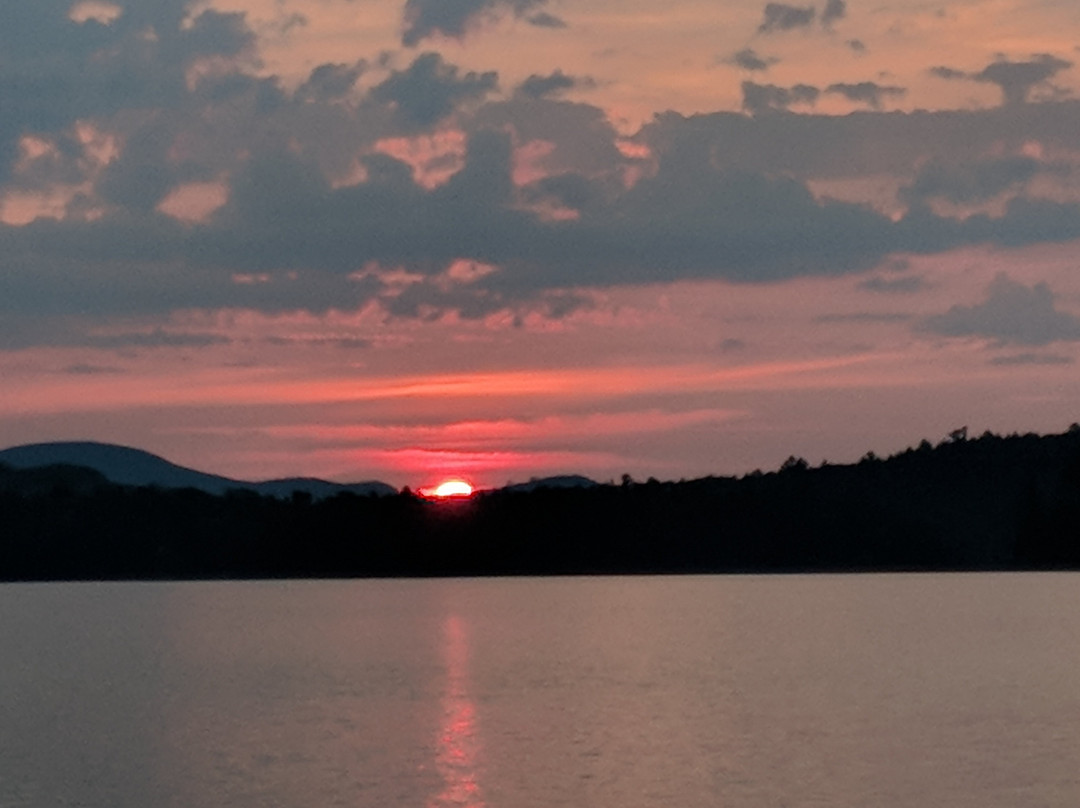 Parc régional du Poisson Blanc-Notre-Dame-du-Laus必去景点