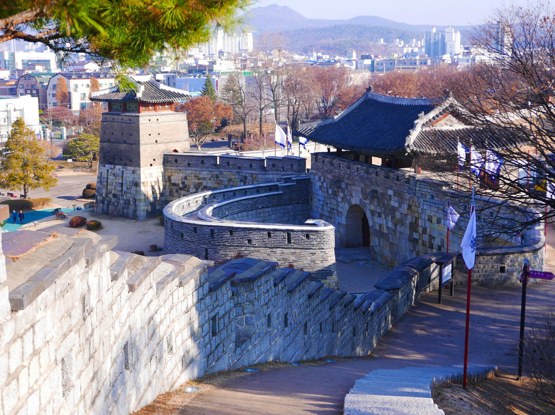 Hwaseomun Gate-水原市必去景点