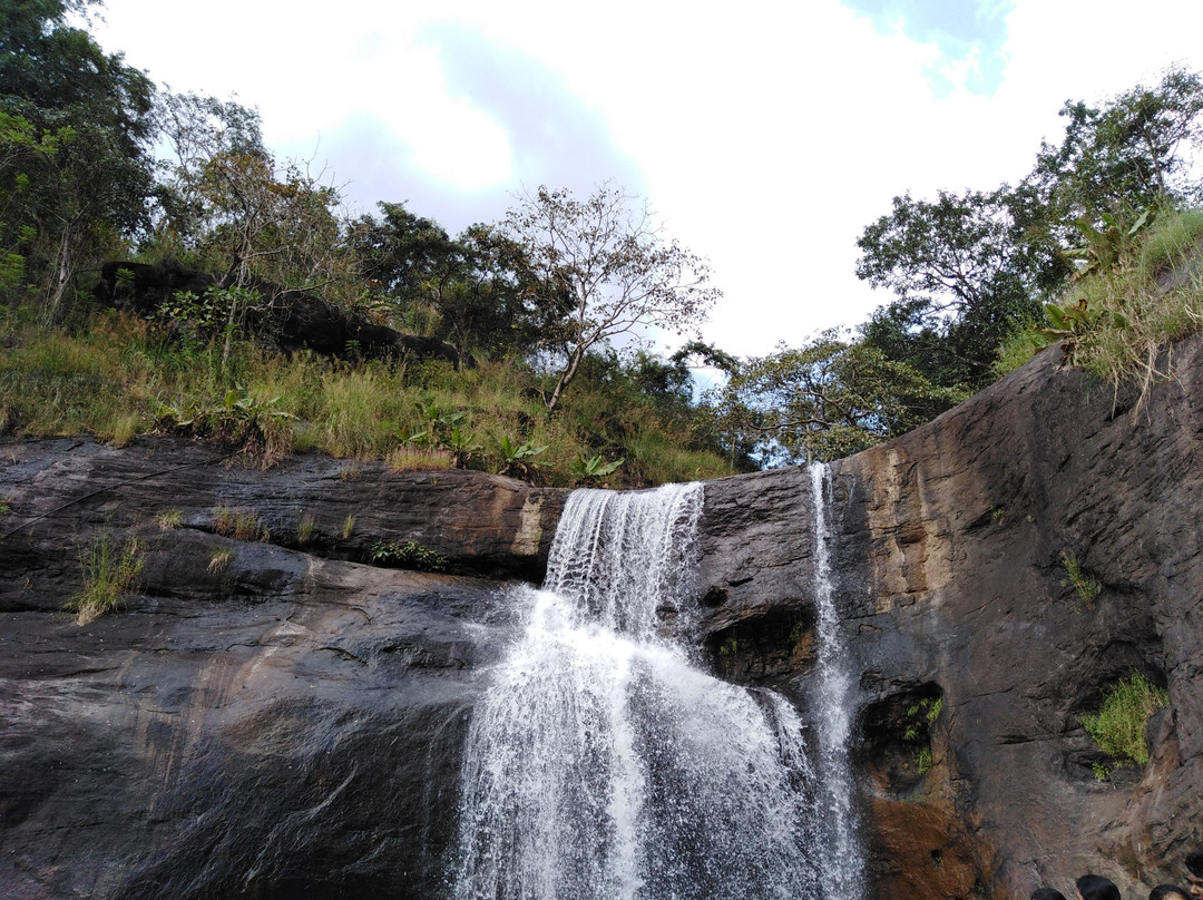 Ezharakund Waterfalls景点图片