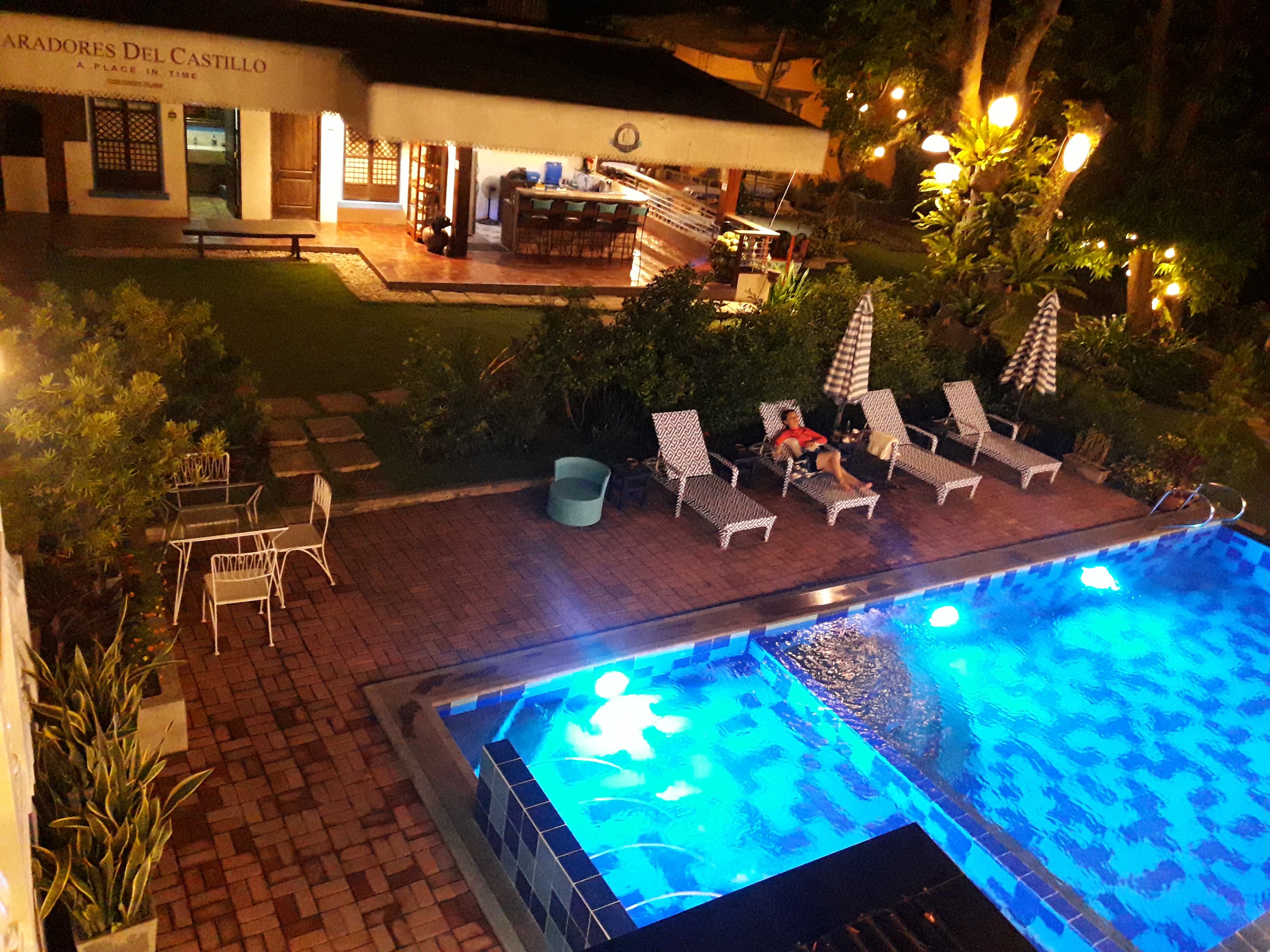 Paradores Del Castillo-泳池
