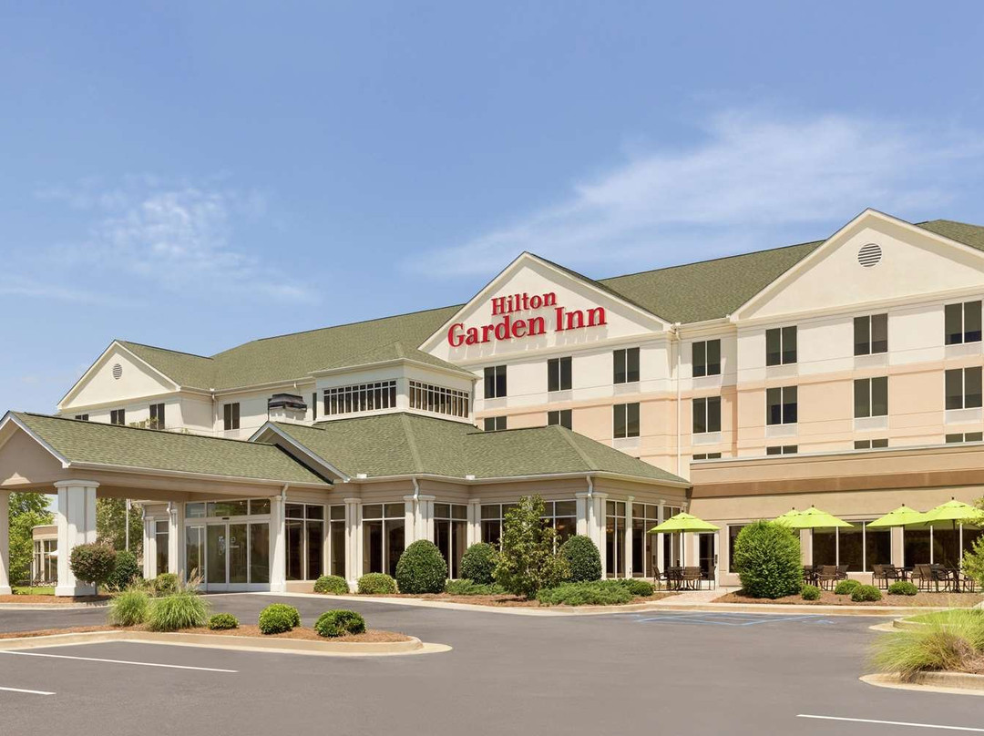 提夫顿希尔顿花园酒店主图