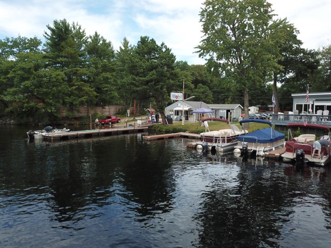 Lakefront Landing Marina Boat Rentals景点图片