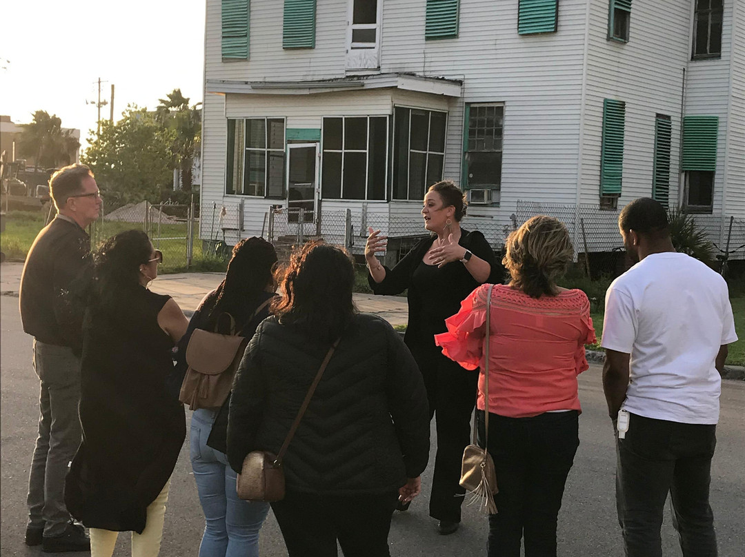 Red Light District Tours of Galveston by Kimber Fountain-盖维斯顿必去景点