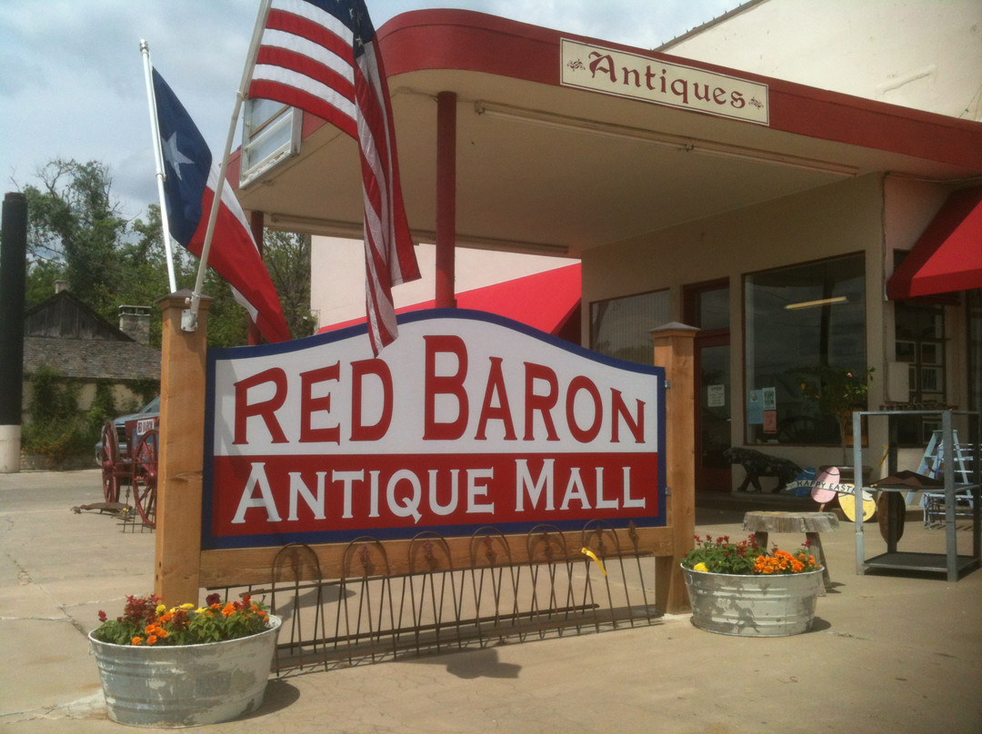 Red Baron Antique Mall景点图片