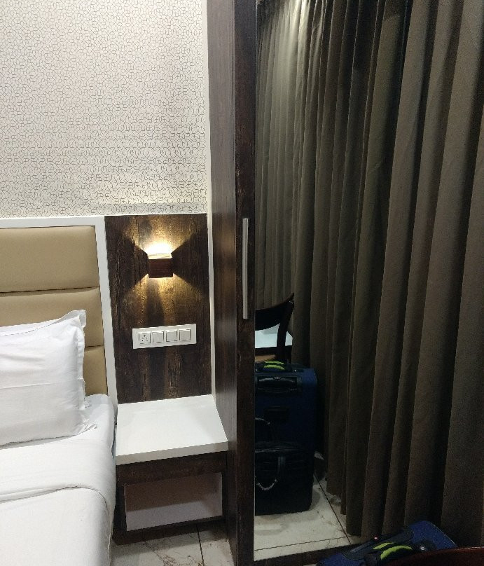 皇家休闲酒店主图