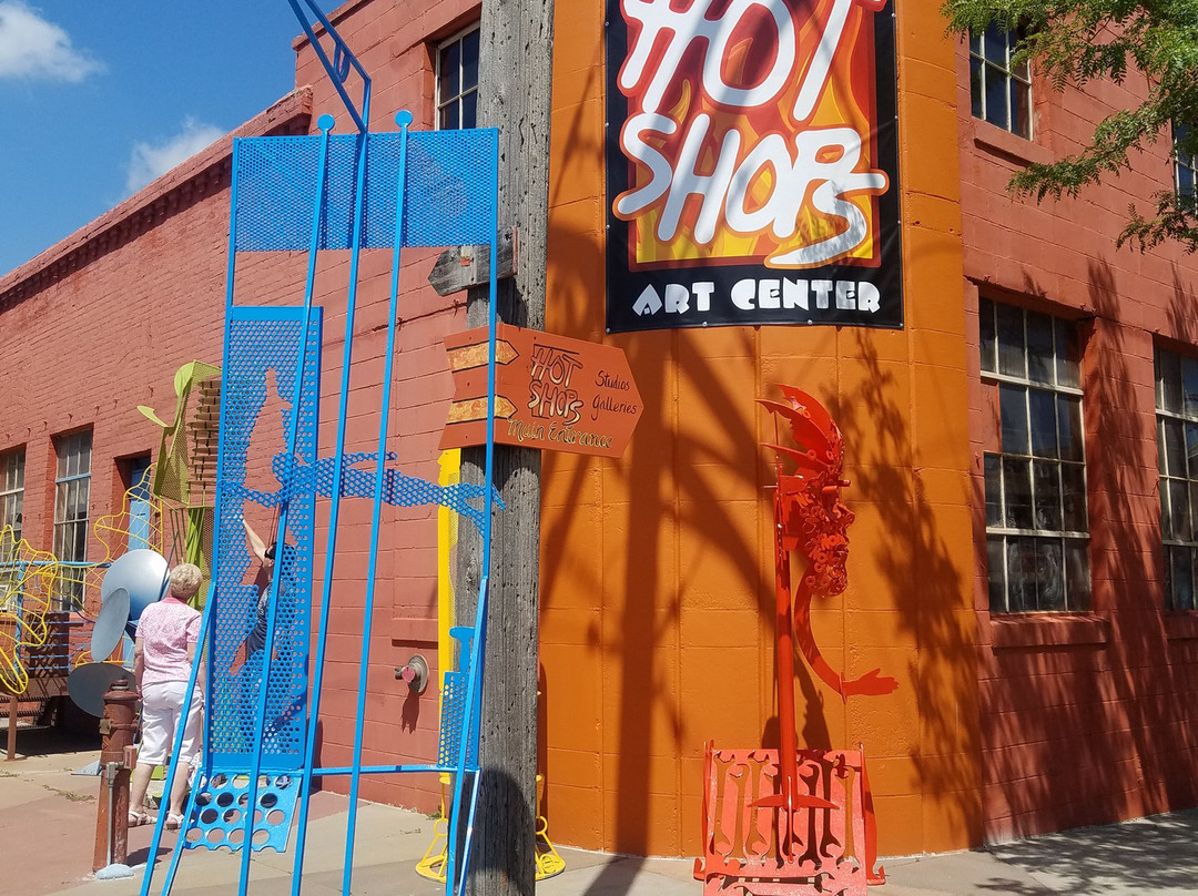 Hot Shops Art Center景点图片