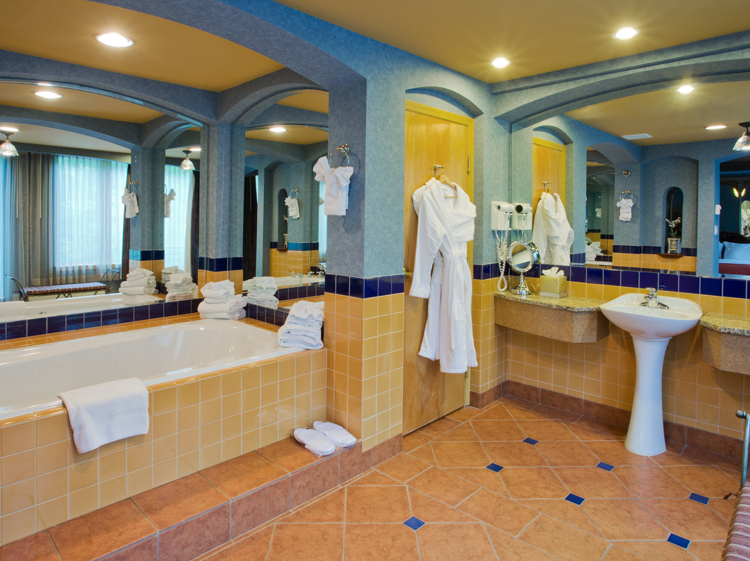 北温哥华假日套房酒店主图