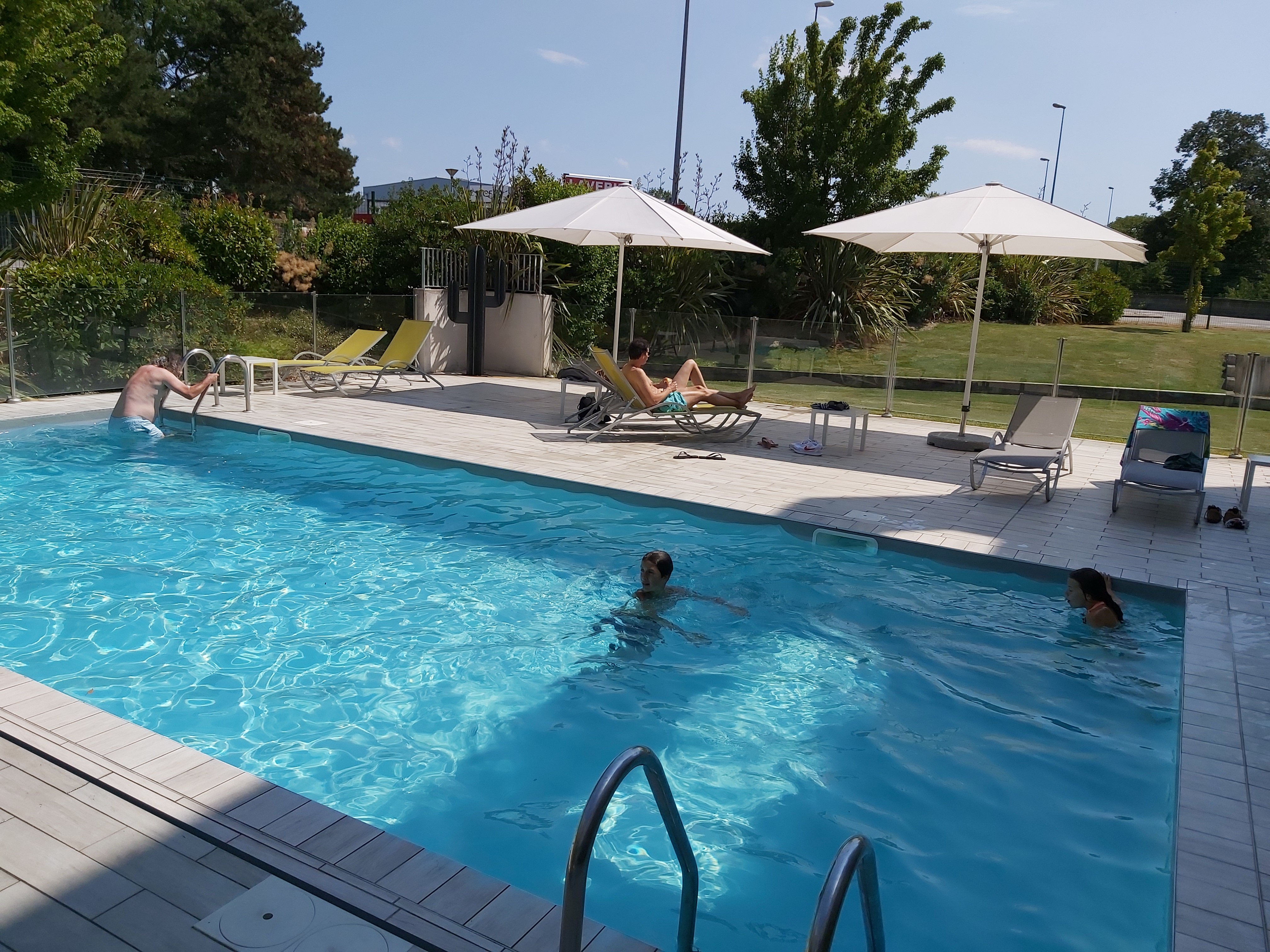 Ibis Budget Valence Sud-泳池