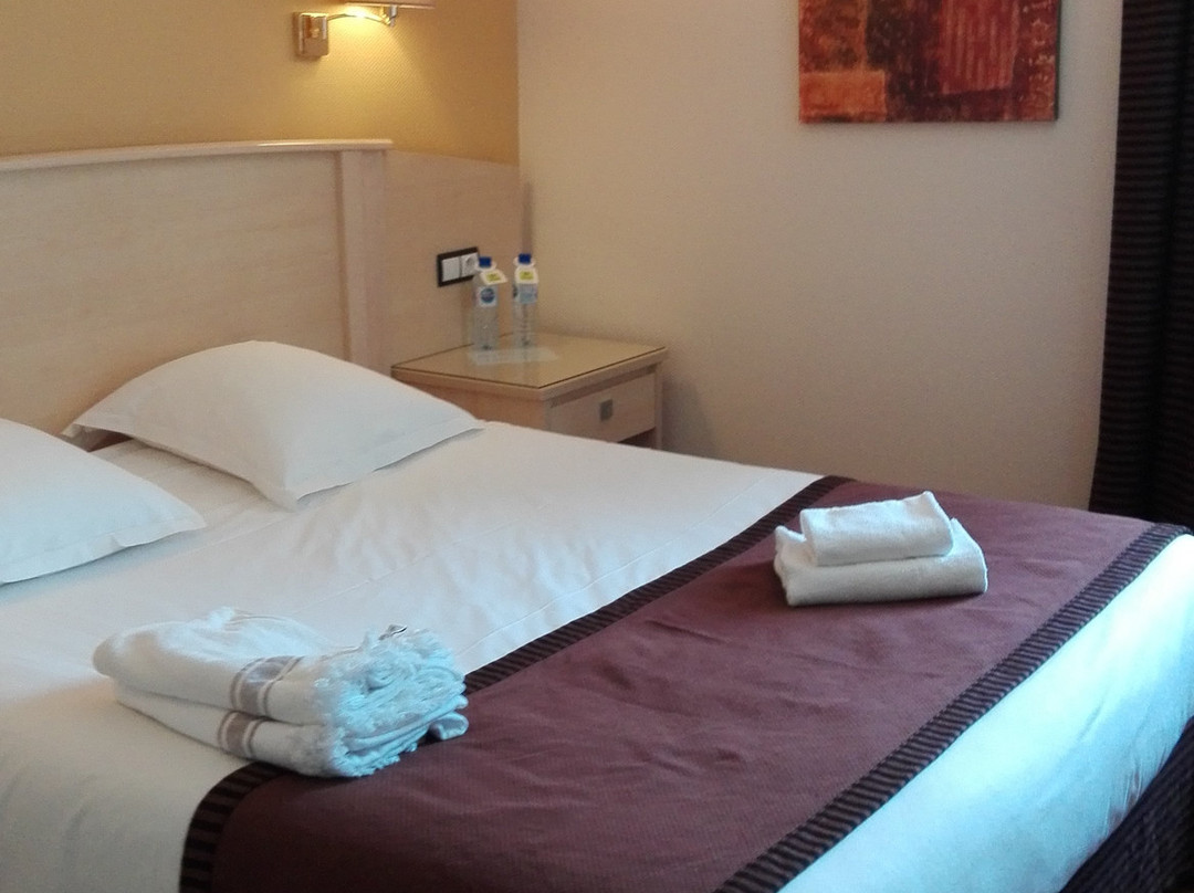 Logis Hôtel l'Abreuvoir主图