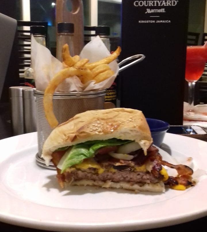 Courtyard by Marriott Kingston, Jamaica主图