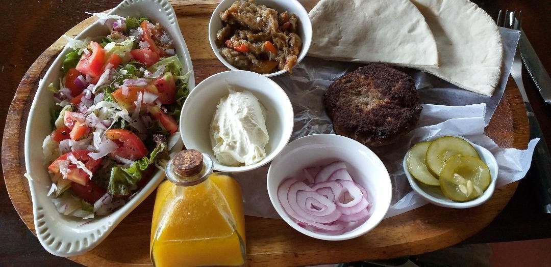 The Golden Frog Inn主图