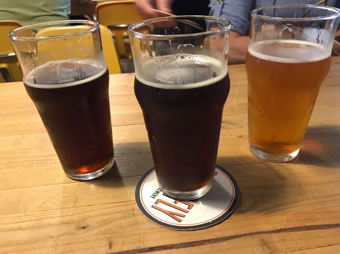 Two Plumbers Brewery and Arcade景点图片