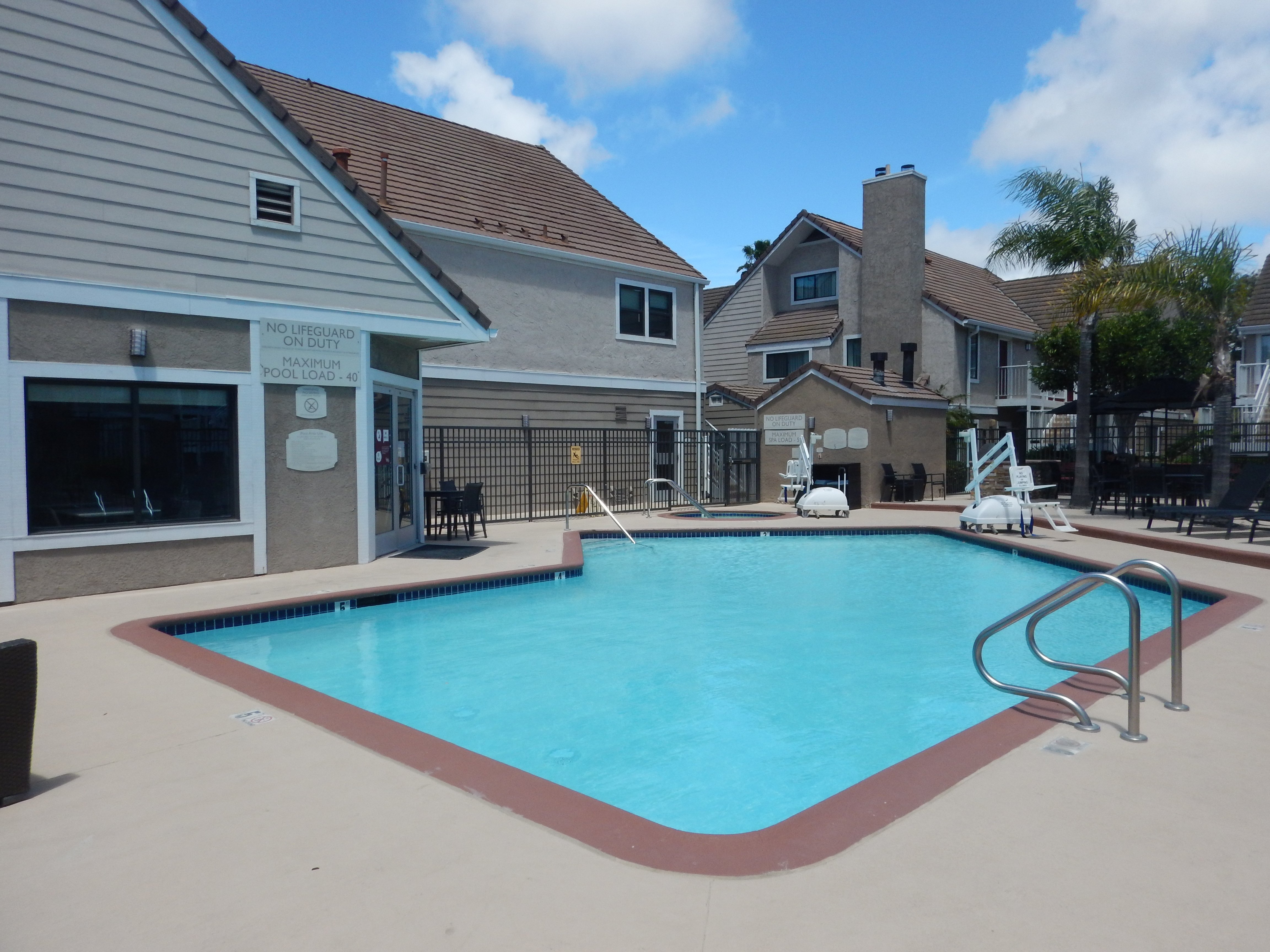 Residence Inn Costa Mesa Newport Beach-泳池
