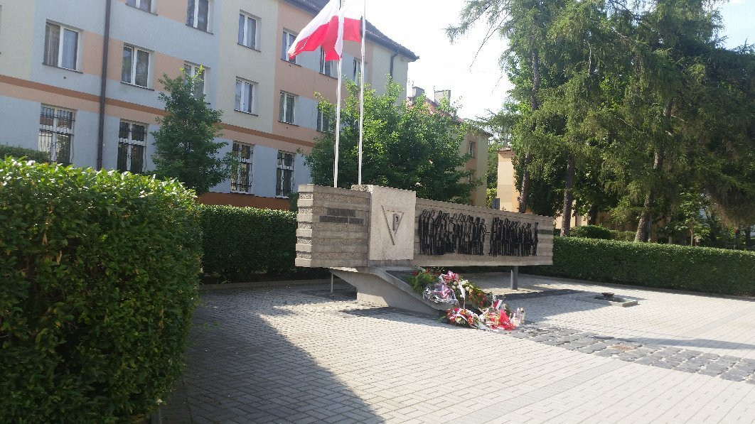 Pomnik I Transportu Wiezniow do KL Auschwitz-Tarnow必去景点