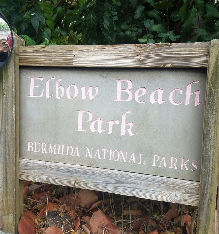 Elbow Beach景点图片