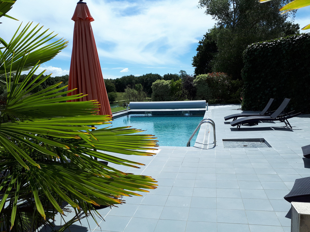 湖花园酒店主图