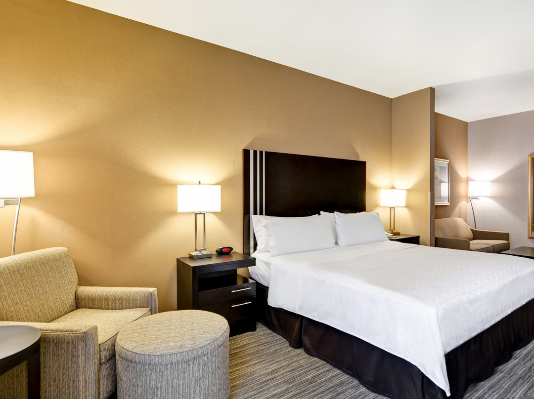 Holiday Inn Express & Suites Milwaukee-new Berlin By IHG主图