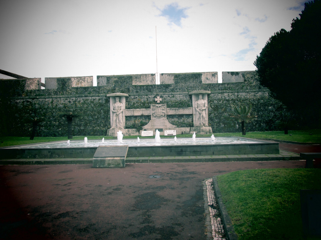 Monumento aos Marinheiros Portugueses-蓬塔德尔加达必去景点