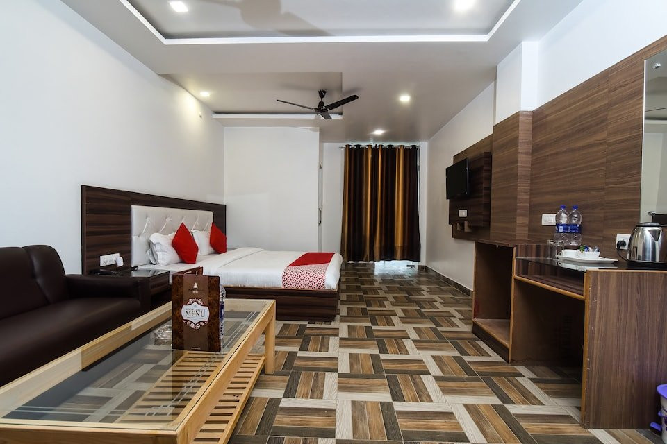 OYO 15806 Hotel Naddi Hills主图