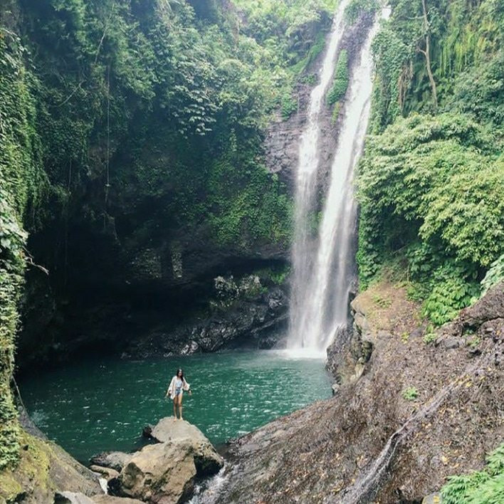 Aling-Aling Waterfall景点图片