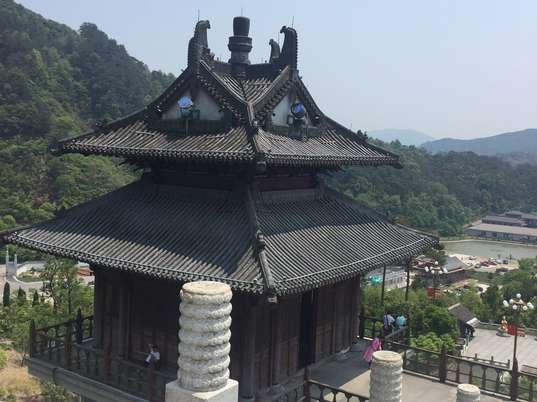 露天弥勒景点图片