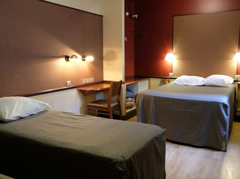 马里尼昂酒店主图