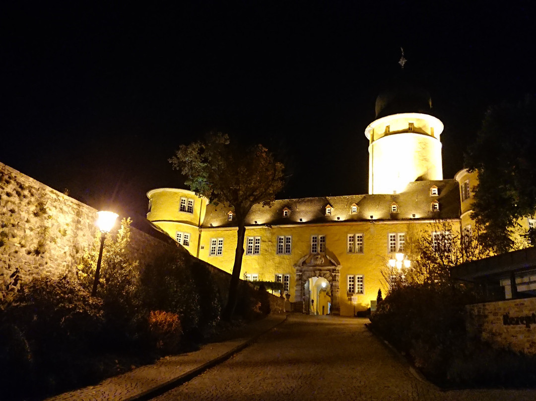 宫蒙塔尔酒店主图