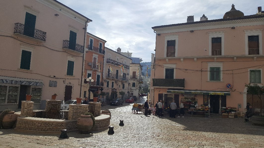 Piazza Rovelli景点图片