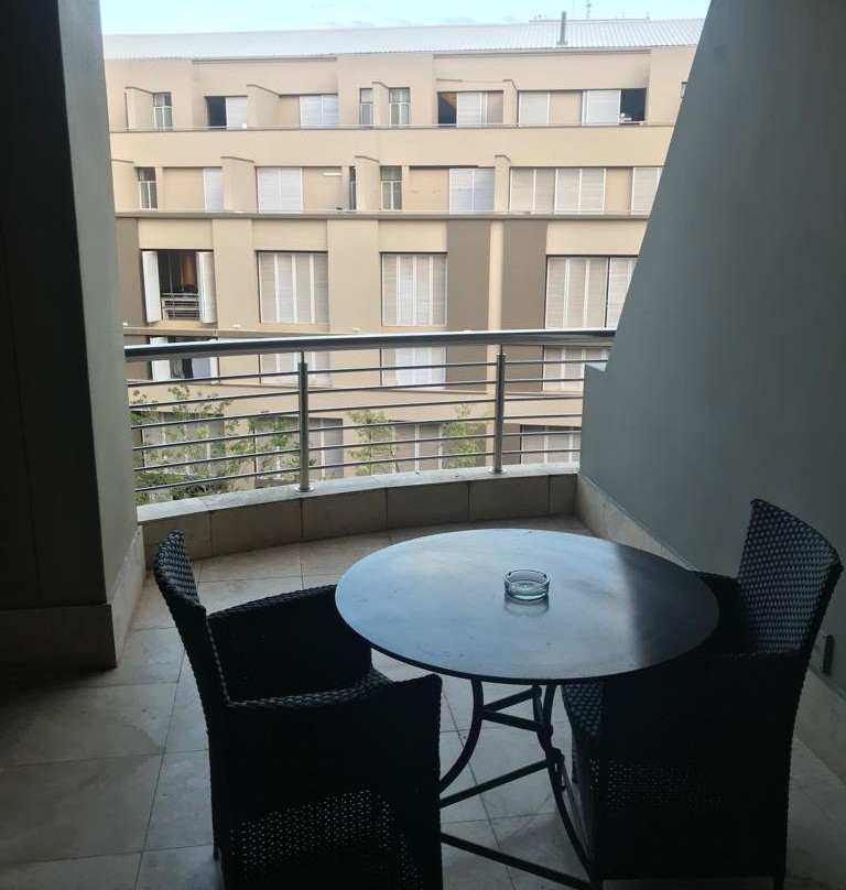 三城皇家棕榈港威酒店主图