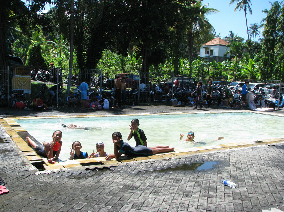 Tirta Arum Public Pool景点图片