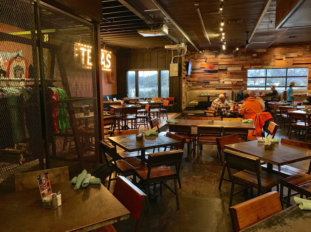 Gas Monkey Bar N' Grill景点图片