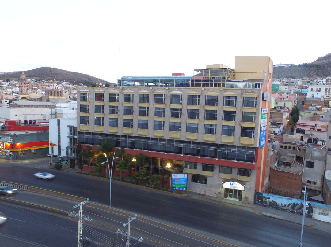 Hotel Arroyo De La Plata主图