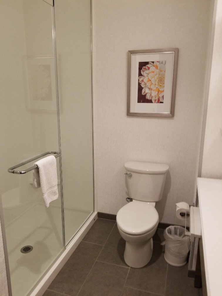 Hampton Inn Long Beach Airport-浴室