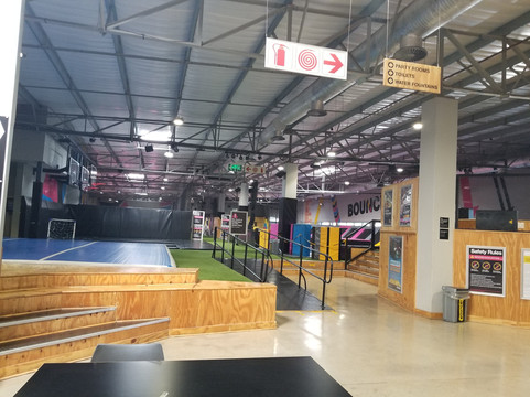 BOUNCE Inc Waterfall-中兰德必去景点