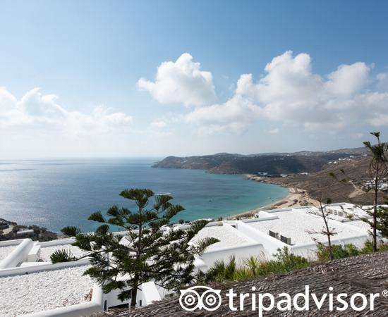 迈肯恩乌托比亚度假村主图