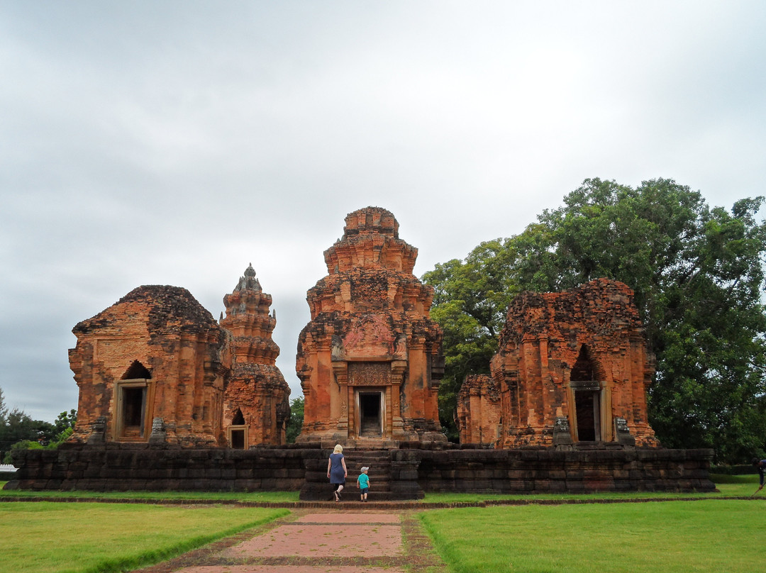 Prasat Si Khoraphum景点图片