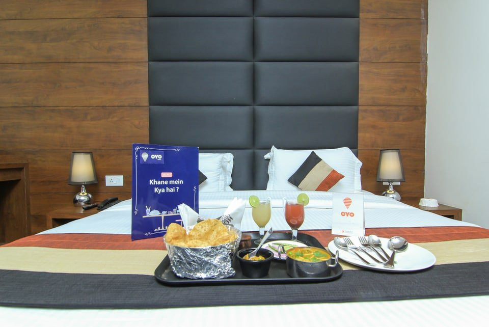 OYO Crossroad Premium Near Chaudhary Charan Singh International Airport主图