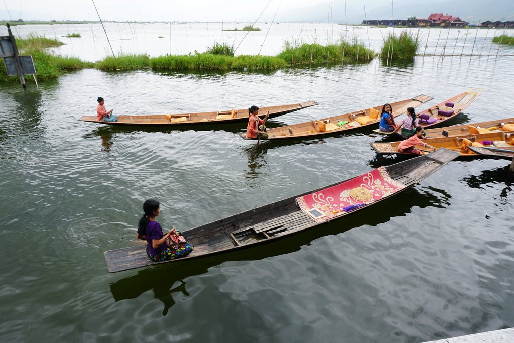 Inle Canoe Lady-Nampan必去景点