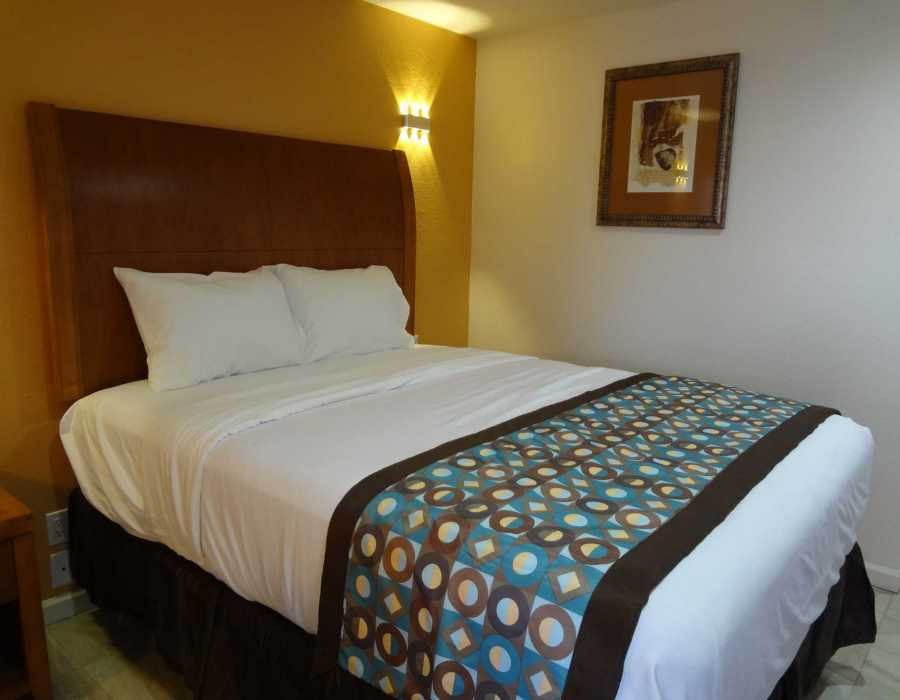 Home Away Inn & Suites主图