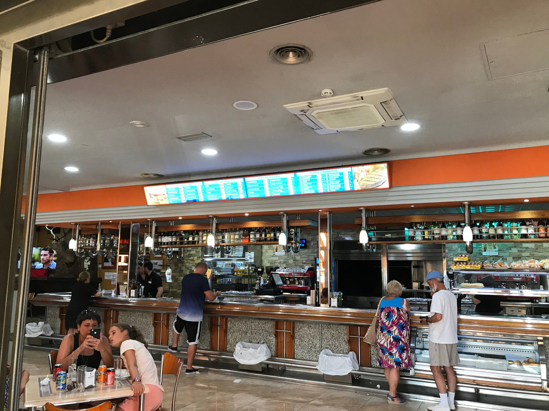 La Gineta餐馆和美食-Restaurante 6 Hermanos