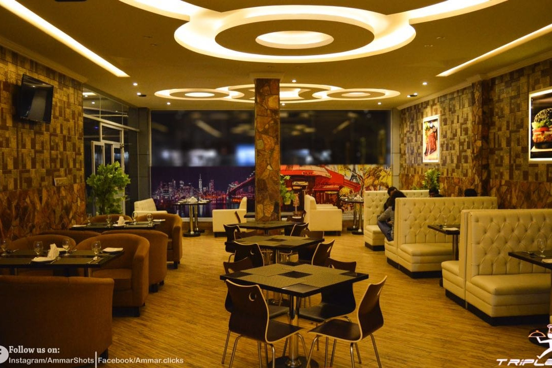 Triple One Hotel Suites主图