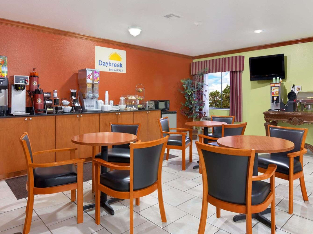 Days Inn by Wyndham Lumberton主图