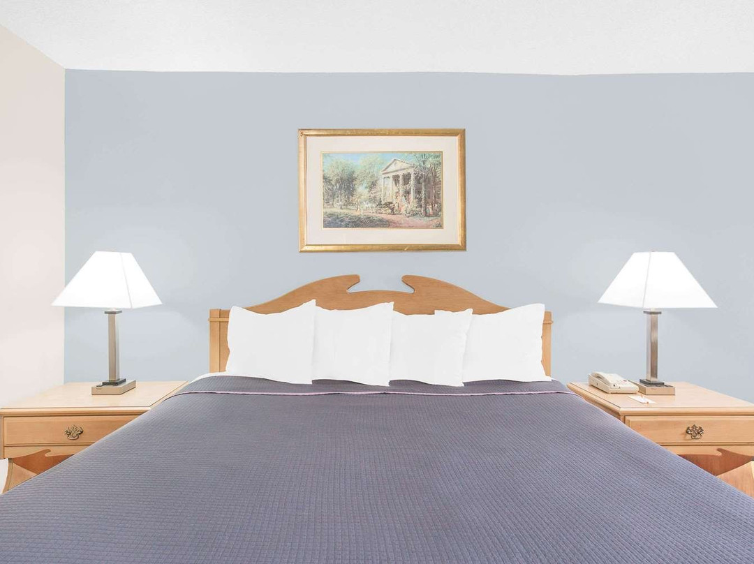 Howard Johnson by Wyndham Staunton主图