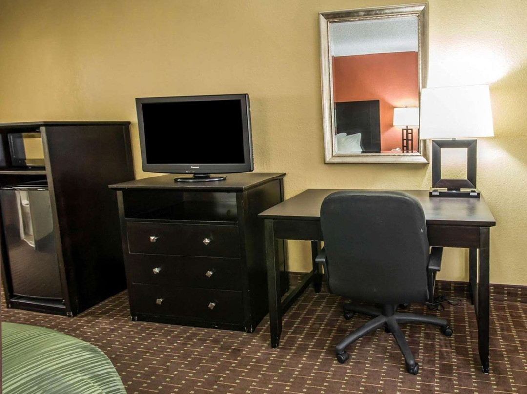 Quality Inn Near Blue Spring主图