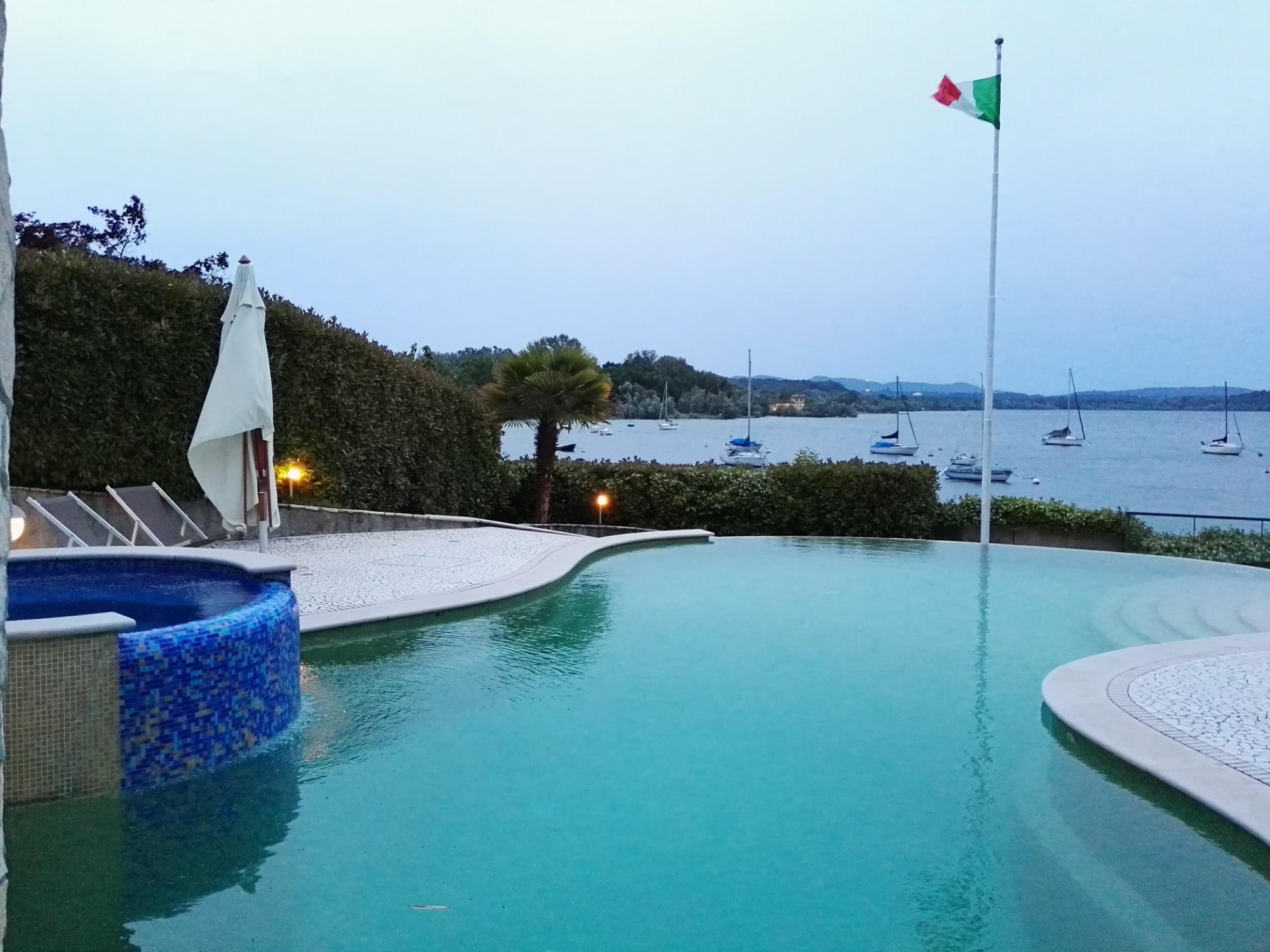 Mon Bay Villa B&B-泳池