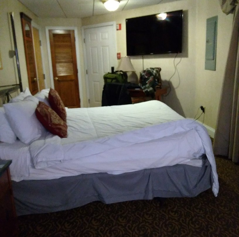 Cedar Park Inn & Whirlpool Suites主图