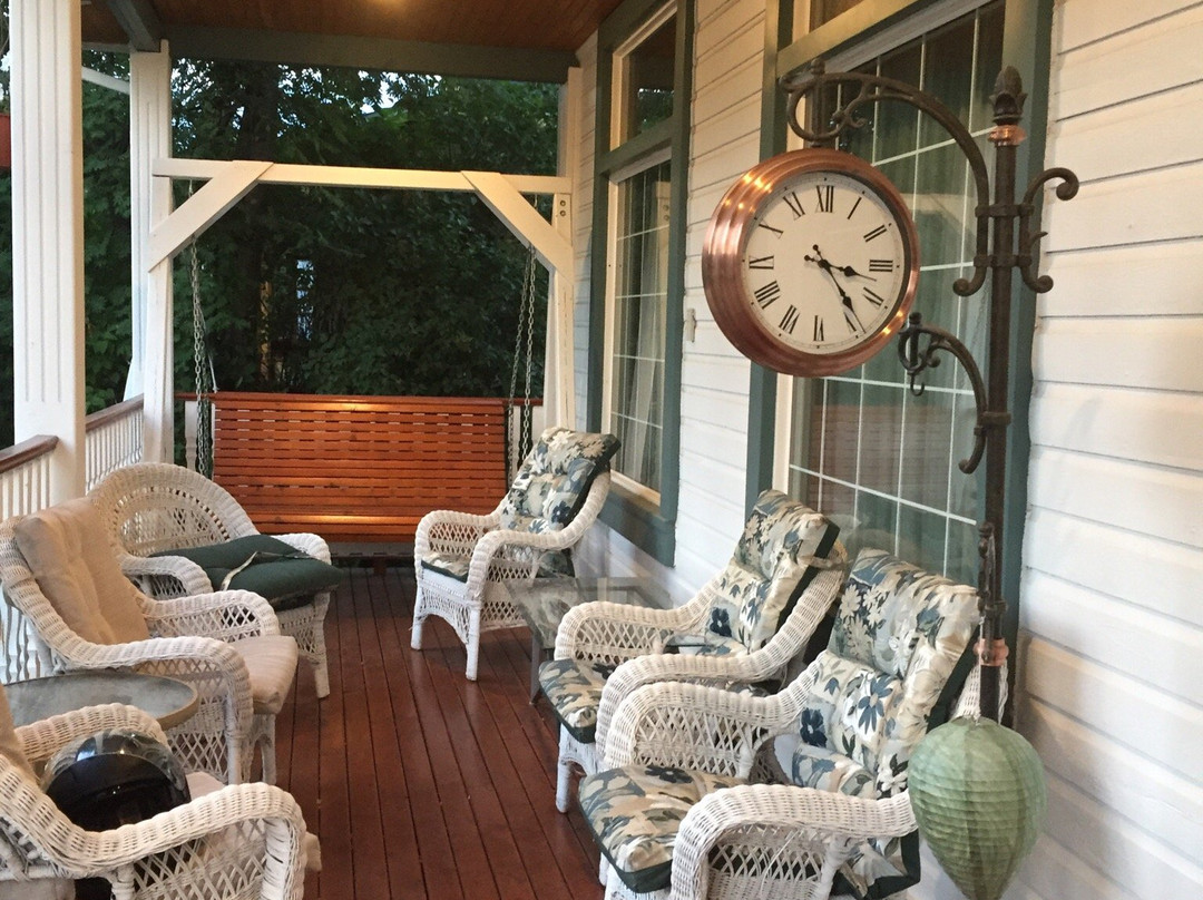 Sparwood酒店住宿-Old Nurses Residence Bed and Breakfast